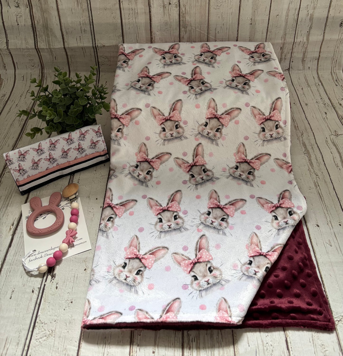 Ensemble cadeau lapin et boucle rose