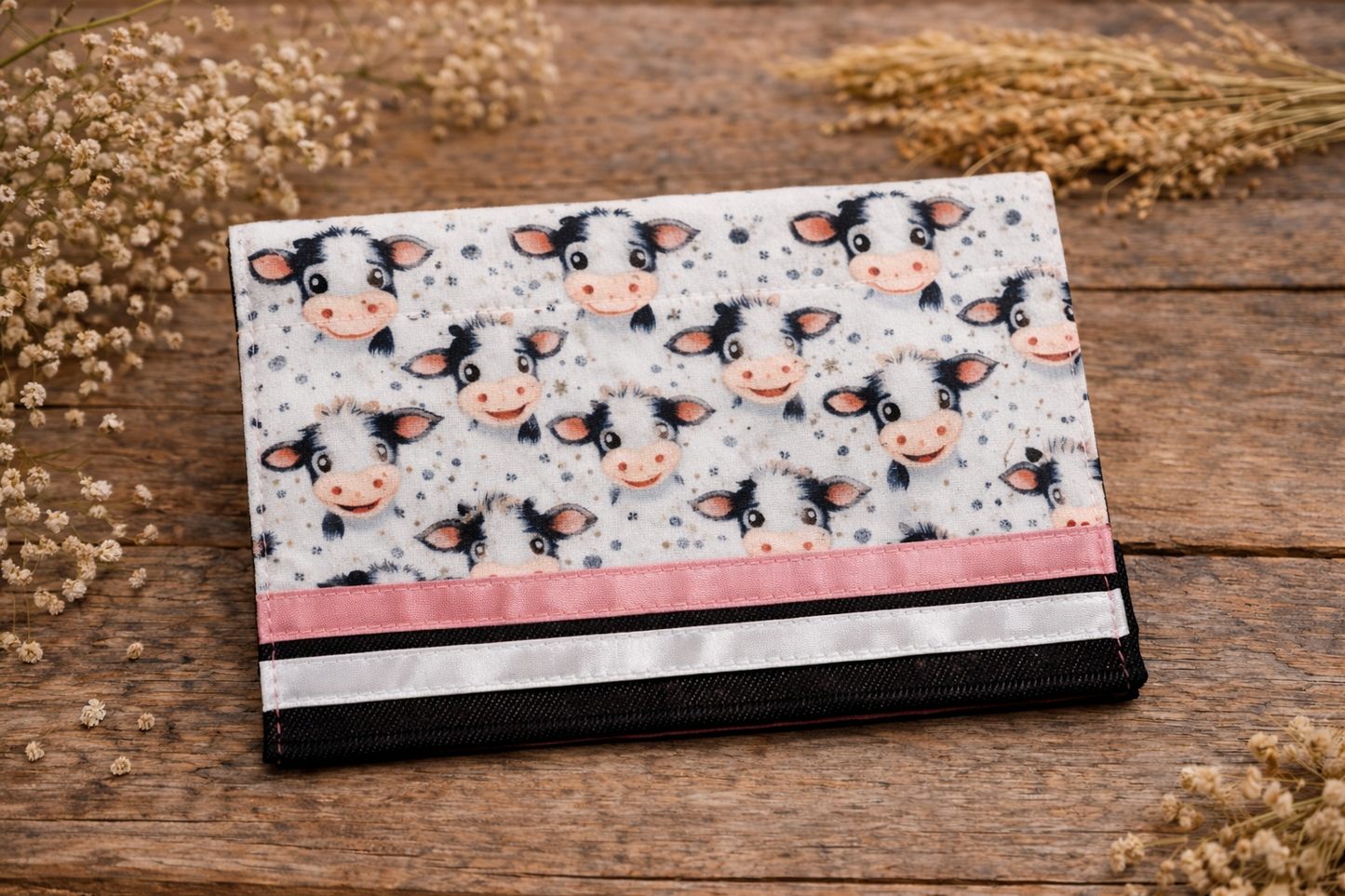 Carnet de santé vache champs de fleurs rose