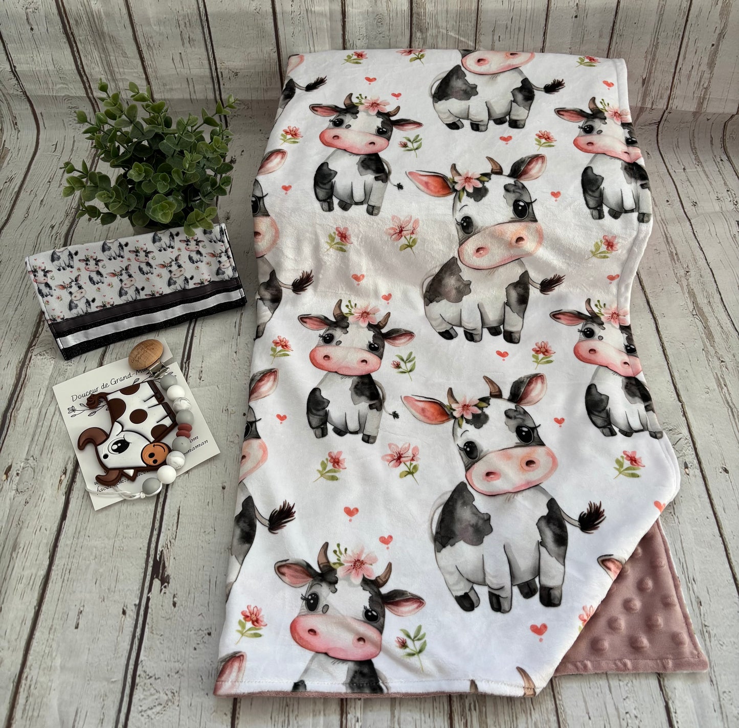 Ensemble cadeau  Vache champs de fleurs rose